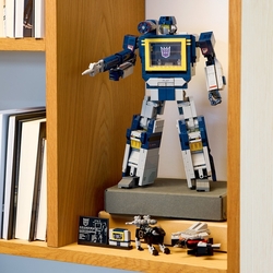 LEGO® Icons 10358 Transformers: Soundwave