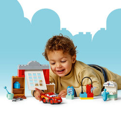 LEGO® DUPLO® - Disney 10456 McQueen a návštěva v garáži doktora Hudsona
