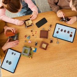 LEGO® Minecraft® 21278 Základna plenitelů a Ničitel