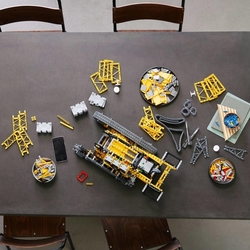 LEGO® Technic 42146 Pásový jeřáb Liebherr LR 13000
