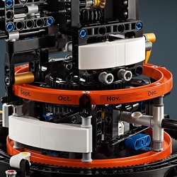 LEGO® Technic 42179 Planeta Země a Měsíc na oběžné dráze
