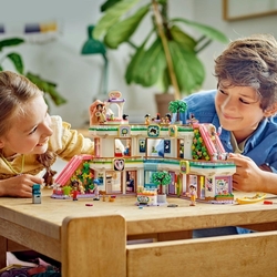 LEGO® Friends 42604 Obchodní centrum v městečku Heartlake
