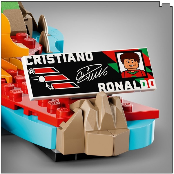 
LEGO® Editions 43012 Cristiano Ronaldo – Hvězdné momenty fotbalu