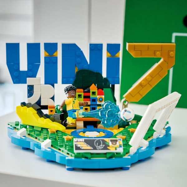 LEGO® Editions 43027 Vini Jr. – Hvězdné momenty fotbalu