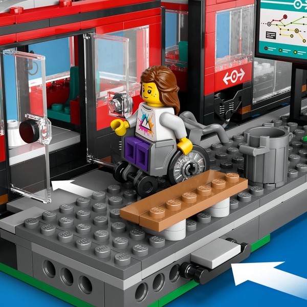 LEGO® City 60423 Tramvaj a zastávka v centru města
